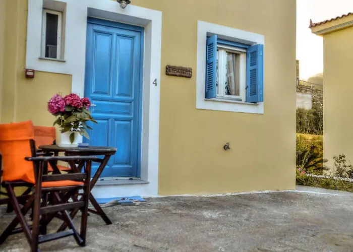 Mainades Maisonettes&studios - Andros Serene Escape Ménites