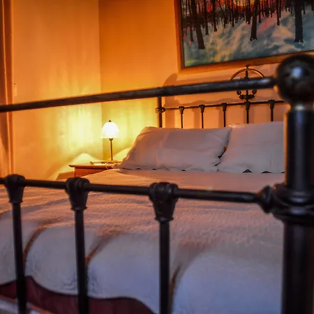 Mainades Maisonettes & * Ménites