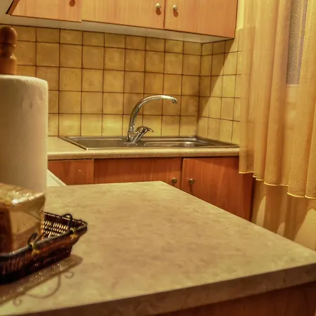 Mainades Maisonettes & * Ménites