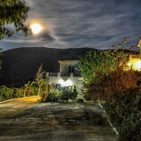 Mainades Maisonettes &